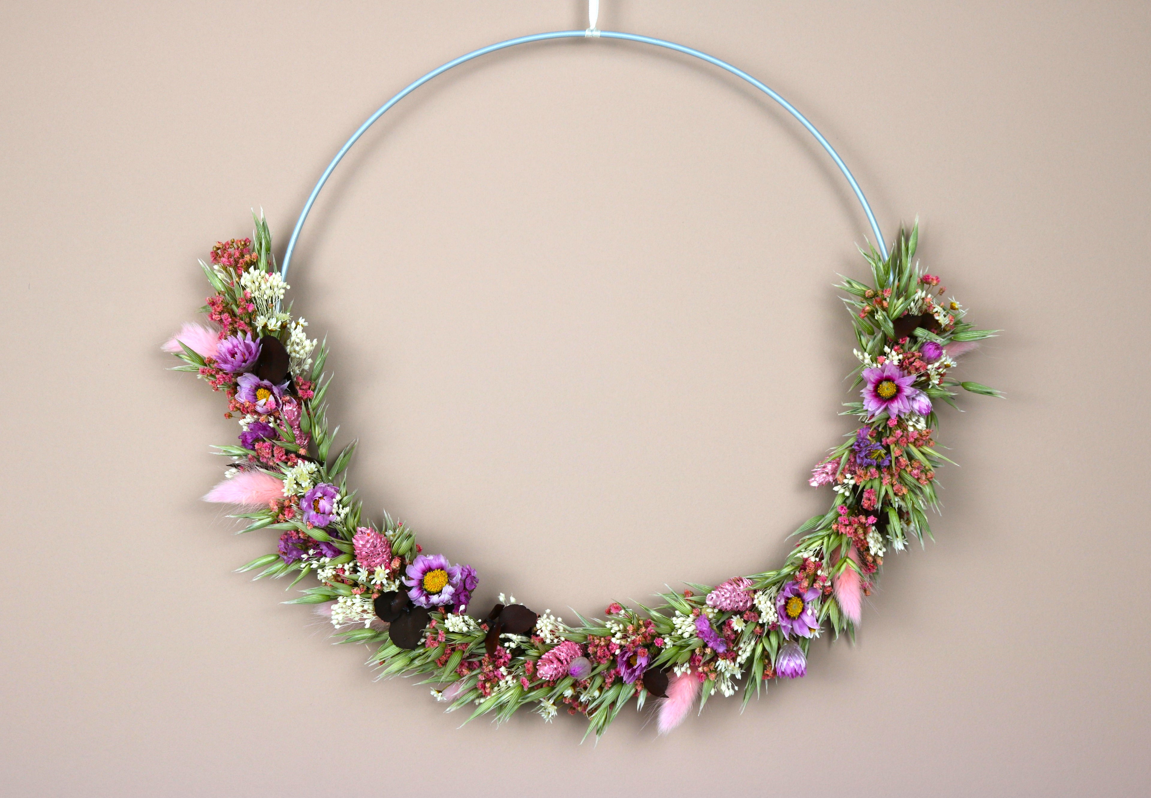 blümchenzauber-trockenblumenkranz-rosa-pink