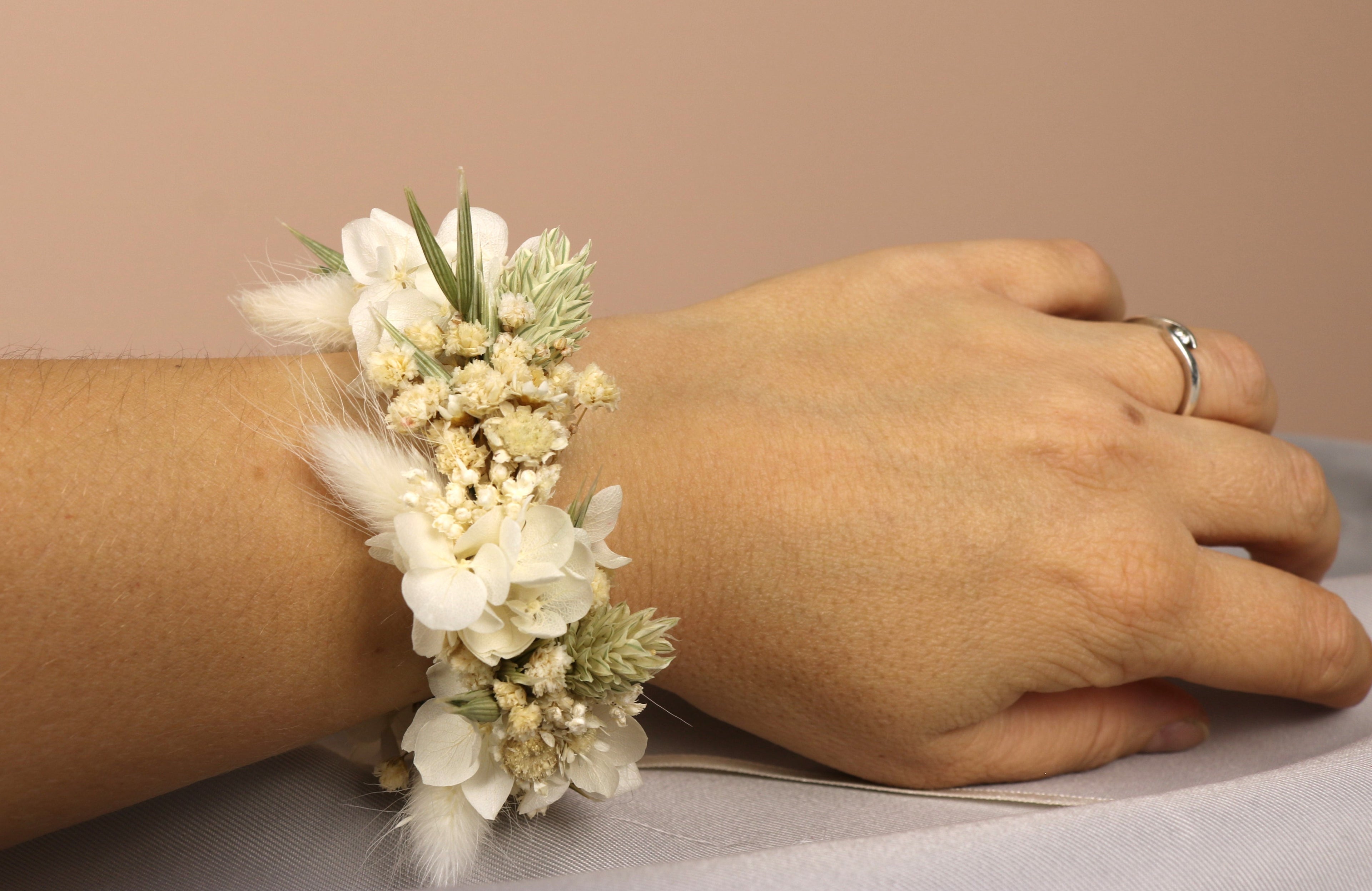 Trockenblumenarmband "Elfenweiß"