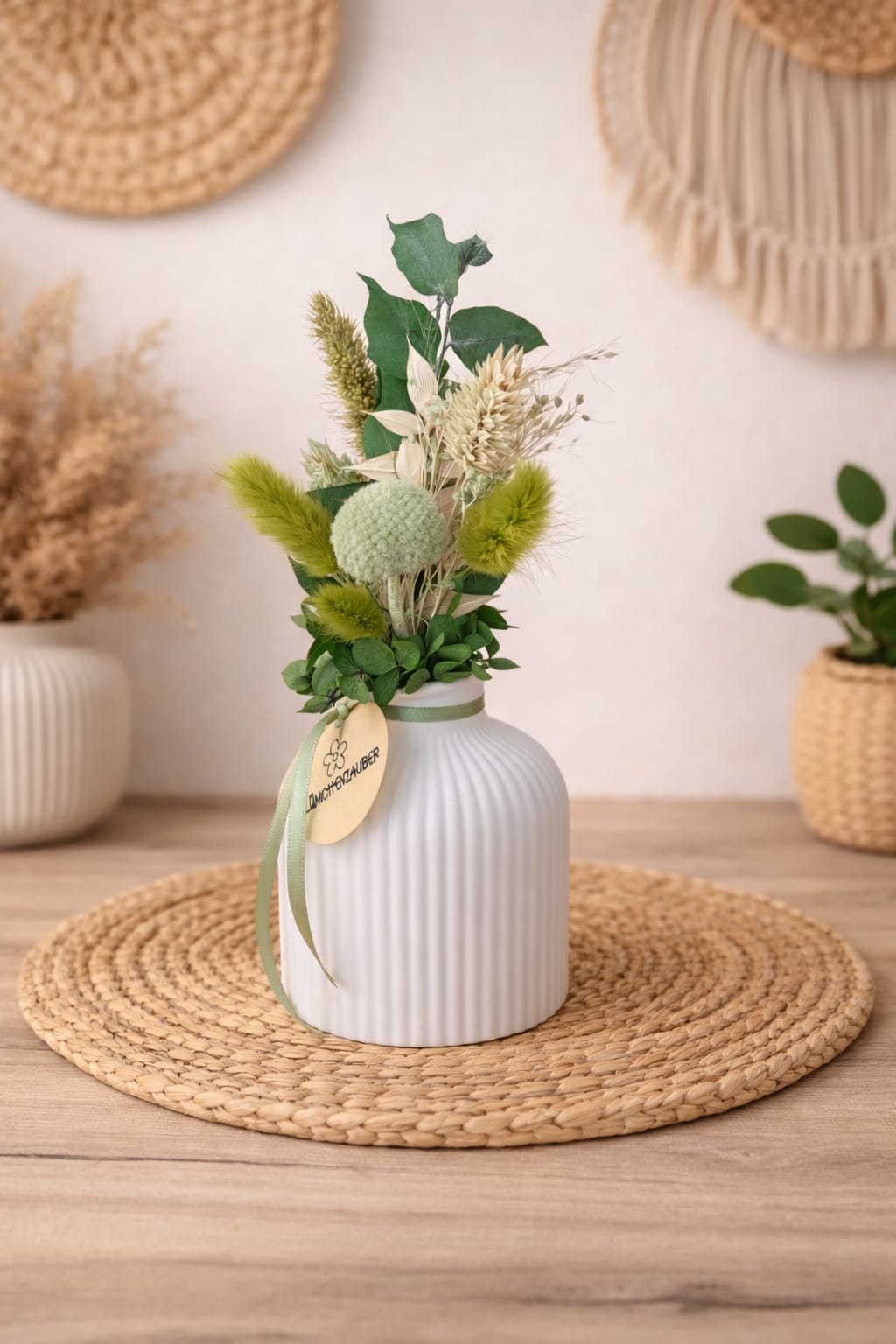 Vase mit Trockenblumen