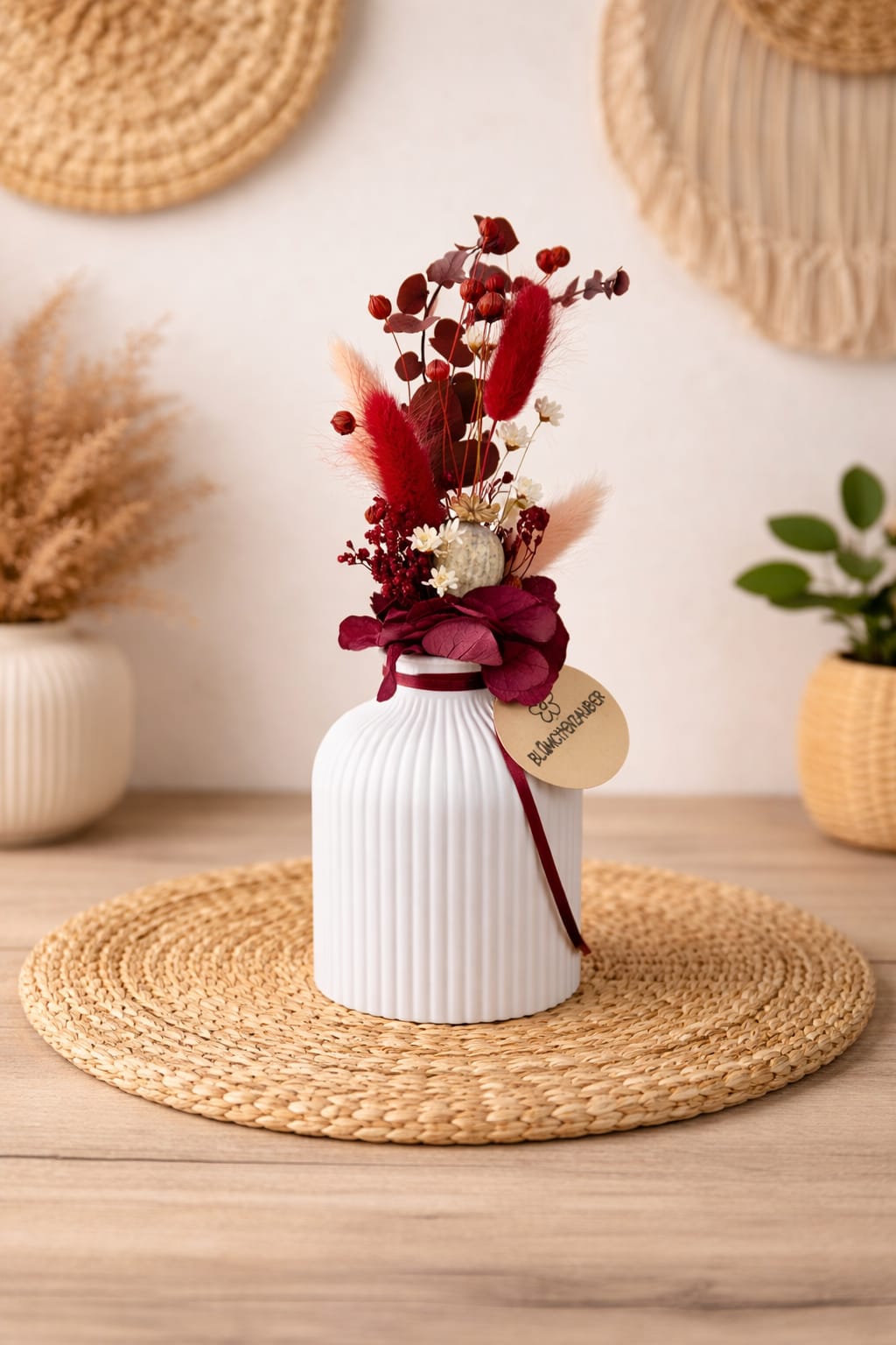 Vase mit Trockenblumen